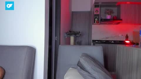 Snapshot of sag_1998 chatting on 01.05.25 Sag online show from 01.05.25