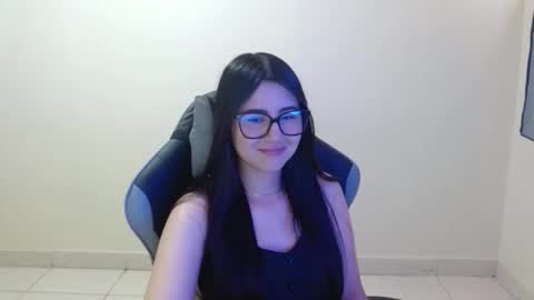 Snapshot of sahaliefox_ chatting on 10.18.25 Sahaliefox online show from 10.18.25