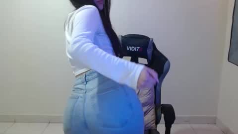 Snapshot of sahaliefox_ chatting on 10.19.25 Sahaliefox online show from 10.19.25