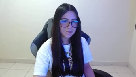 Snapshot of sahaliefox_ chatting on 10.20.25 Sahaliefox online show from 10.20.25