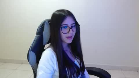 Snapshot of sahaliefox_ chatting on 10.21.25 Sahaliefox online show from 10.21.25