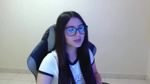 Snapshot of sahaliefox_ chatting on 10.22.25 Sahaliefox online show from 10.22.25