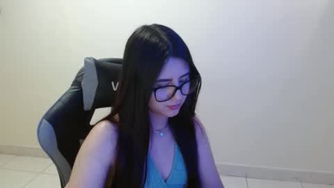 Snapshot of sahaliefox_ chatting on 11.13.25 Sahaliefox online show from 11.13.25