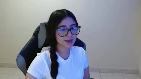 Snapshot of sahaliefox_ chatting on 11.14.25 Sahaliefox online show from 11.14.25