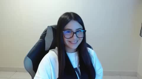 Snapshot of sahaliefox_ chatting on 11.17.25 Sahaliefox online show from 11.17.25