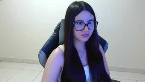 Snapshot of sahaliefox_ chatting on 11.19.25 Sahaliefox online show from 11.19.25