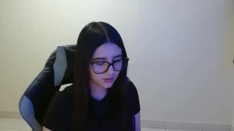 Snapshot of sahaliefox_ chatting on 11.20.25 Sahaliefox online show from 11.20.25