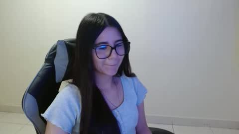 Snapshot of sahaliefox_ chatting on 11.21.25 Sahaliefox online show from 11.21.25