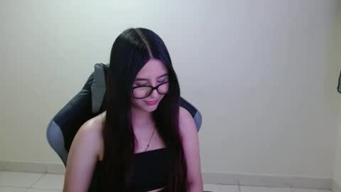 Snapshot of sahaliefox_ chatting on 11.23.25 Sahaliefox online show from 11.23.25