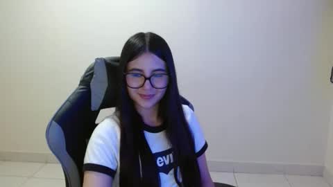 Snapshot of sahaliefox_ chatting on 11.25.25 Sahaliefox online show from 11.25.25