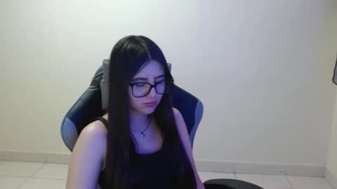 Snapshot of sahaliefox_ chatting on 11.28.25 Sahaliefox online show from 11.28.25