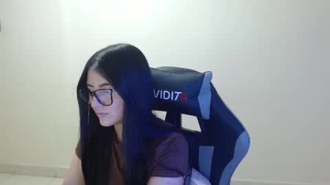 Snapshot of sahaliefox_ chatting on 12.17.25 Sahaliefox online show from 12.17.25