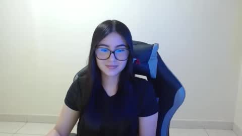 Snapshot of sahaliefox_ chatting on 12.21.25 Sahaliefox online show from 12.21.25