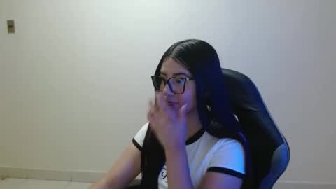 Snapshot of sahaliefox_ chatting on 04.13.26 Sahaliefox online show from 04.13.26