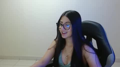 Snapshot of sahaliefox_ chatting on 04.14.26 Sahaliefox online show from 04.14.26