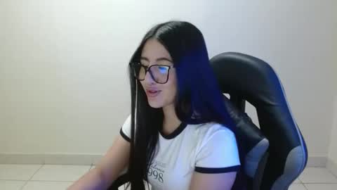 Snapshot of sahaliefox_ chatting on 04.15.26 Sahaliefox online show from 04.15.26