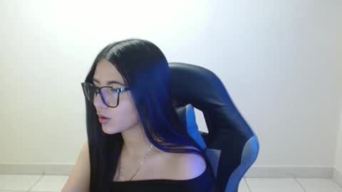 Snapshot of sahaliefox_ chatting on 04.17.26 Sahaliefox online show from 04.17.26