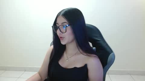Snapshot of sahaliefox_ chatting on 04.25.26 Sahaliefox online show from 04.25.26