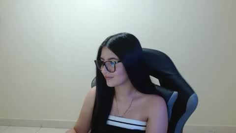 Snapshot of sahaliefox_ chatting on 04.27.26 Sahaliefox online show from 04.27.26