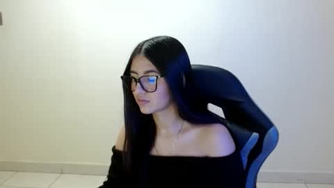 Snapshot of sahaliefox_ chatting on 05.22.26 Sahaliefox online show from 05.22.26