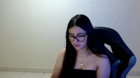 Snapshot of sahaliefox_ chatting on 05.23.26 Sahaliefox online show from 05.23.26