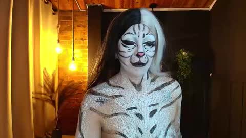 SARA online show from 10.31.25