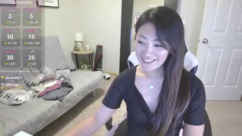 Snapshot of sakuura7 chatting on 10.05.25 Sakura online show from 10.05.25
