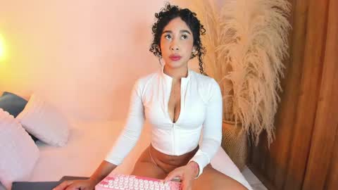 Snapshot of sally_rosses chatting on 05.11.26 sally rosses online show from 05.11.26