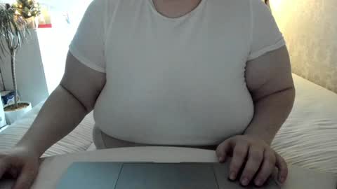 Snapshot of salma_queen chatting on 01.15.25 SalmaRoth online show from 01.15.25