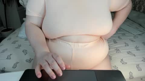 Snapshot of salma_queen chatting on 02.23.25 SalmaRoth online show from 02.23.25