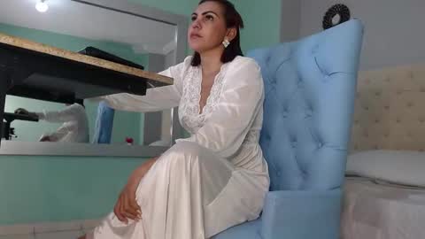 Isabel online show from 09.17.25