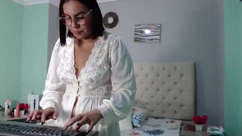 Isabel online show from 10.08.25