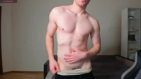 Snapshot of sam_huston18 chatting on 04.08.26 BACK IN 2 WEEKS online show from 04.08.26