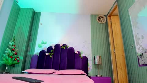 sam_naughty18 online show from 12.18.24