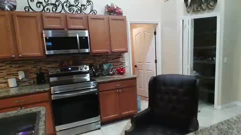 Snapshot of sam_papithebarber chatting on 10.23.25 sam_papithebarber online show from 10.23.25