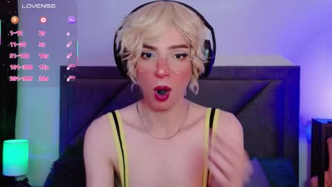 Snapshot of sam_russo chatting on 03.08.26 Sam online show from 03.08.26