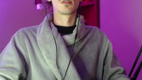 Snapshot of sam_skywalker chatting on 10.03.25 sam_skywalker online show from 10.03.25