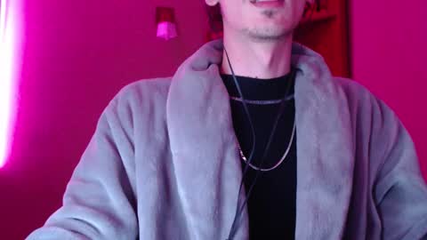 Snapshot of sam_skywalker chatting on 10.08.25 sam_skywalker online show from 10.08.25