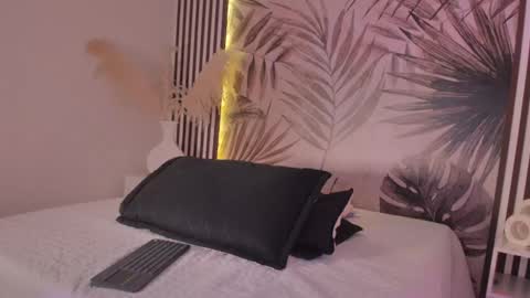 Snapshot of samaantha_white_ chatting on 11.08.25 Samaantha online show from 11.08.25