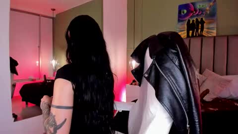 Snapshot of samaantharey chatting on 11.30.25 Samantha online show from 11.30.25