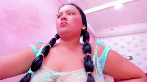 Snapshot of samanta__milk chatting on 10.18.25 samanta__milk online show from 10.18.25