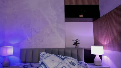 Snapshot of samanta_bone chatting on 12.28.24 Samanta online show from 12.28.24