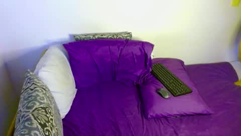 Snapshot of samanta_r_ chatting on 11.26.25 Samanta online show from 11.26.25