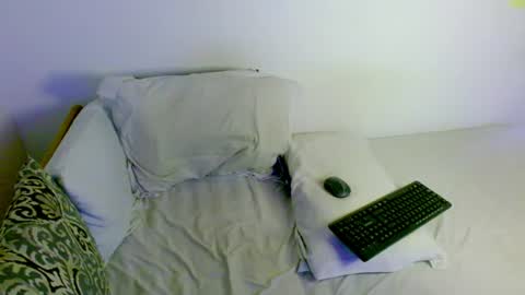 Snapshot of samanta_r_ chatting on 06.17.26 Samanta online show from 06.17.26