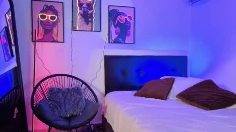 Snapshot of samanta_smith001 chatting on 12.22.25 Samanta online show from 12.22.25