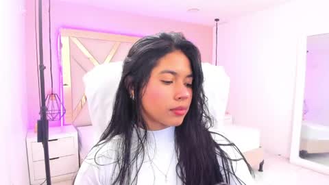 Snapshot of samantaa_shy chatting on 05.17.26 sam online show from 05.17.26