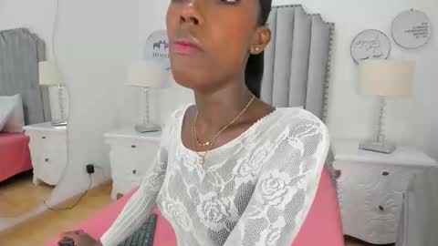 Snapshot of samantamarquez chatting on 11.04.25 Samanta online show from 11.04.25