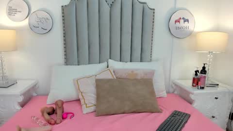 Snapshot of samantamarquez chatting on 12.19.25 Samanta online show from 12.19.25