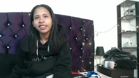 Snapshot of samantha_fox_squirt chatting on 12.25.24 lizzy online show from 12.25.24