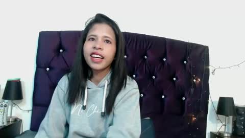 Snapshot of samantha_fox_squirt chatting on 12.29.24 lizzy online show from 12.29.24